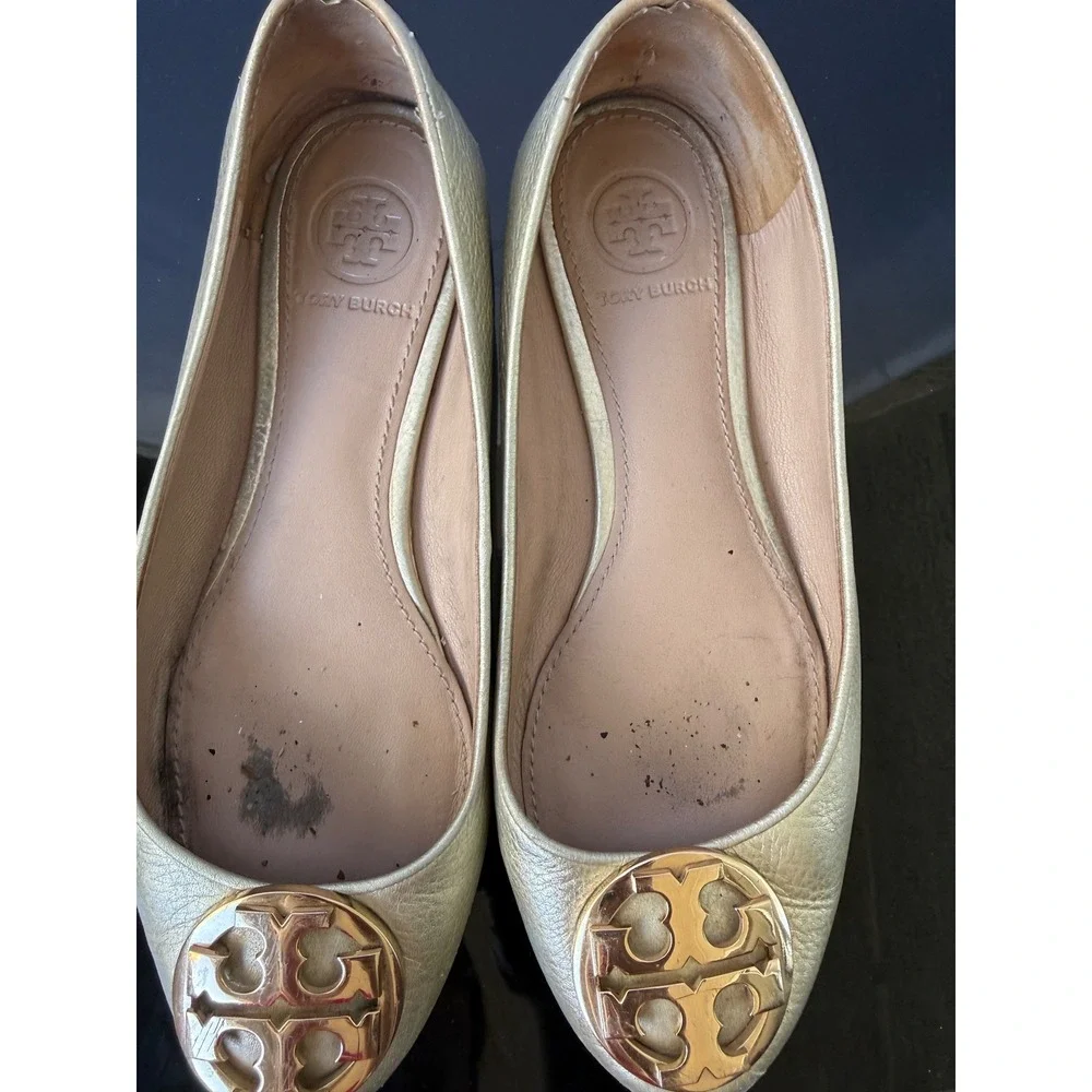 Tory Burch Reva Gold Metallic Pebbled Leather Ballet‎ Flats Logo Medallion 4.5